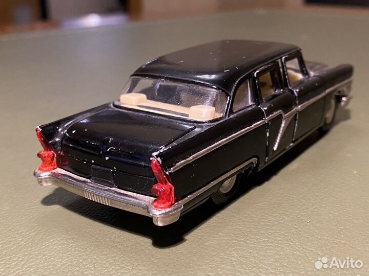 Модель автомобиля Чайка газ 13