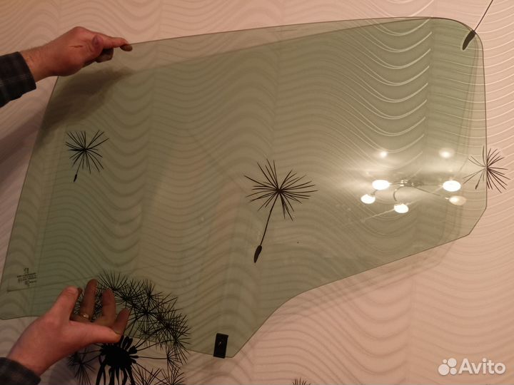 Задние боковые стекла на Пежо 308