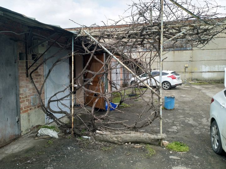 Гараж, > 30 м²