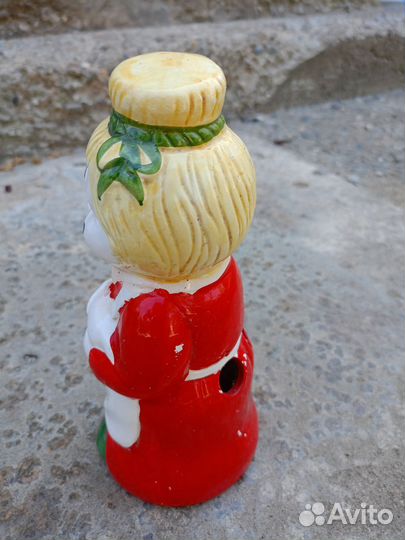 Фарфоровая статуэтка