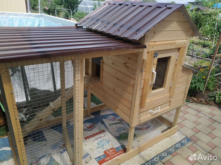 Компактный курятник для семьи не крупных курочек