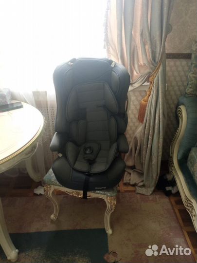 Детское кресло в авто
