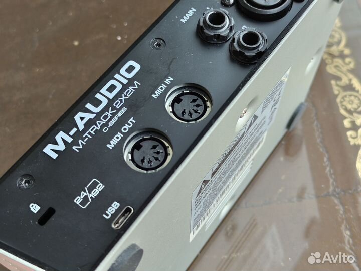 Аудио интерфейс M-Audio M-Track 2x2m