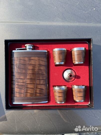 Подарочный набор фляжка, рюмки 4 т