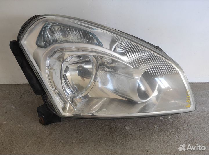 Фара битая правая Nissan Qashqai 2008