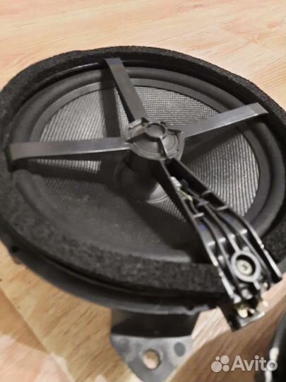 Колонки в авто Volvo