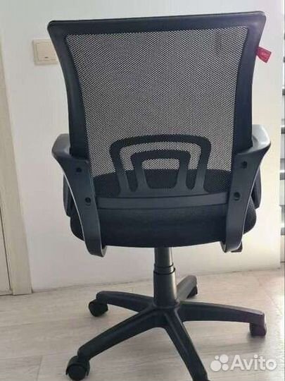 Кресло для персонала Lark чёрное