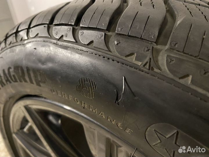 Goodyear UltraGrip 8 Performance 245/45 R18 V