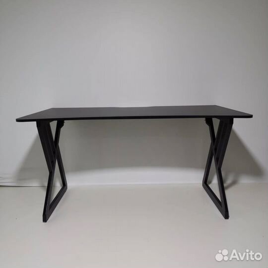 Игровой компьютерный стол с подсветкой