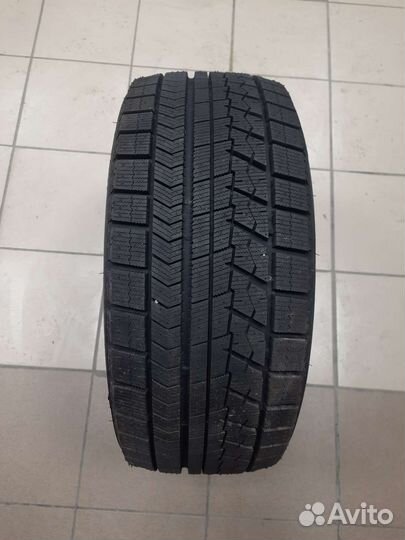 Bridgestone Blizzak VRX 245/45 R17 92