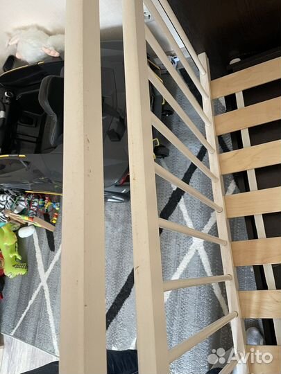 Детская кроватка с маятником и ящиком