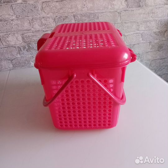 Корзина пластиковая с крышкой и ручками. Розовая