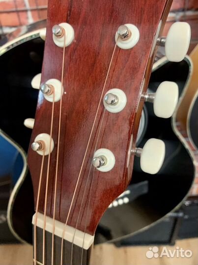 Гитара для начинающих + ремень