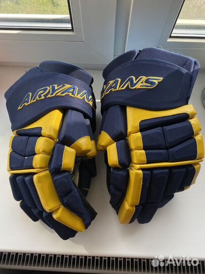 Краги, хоккейные перчатки