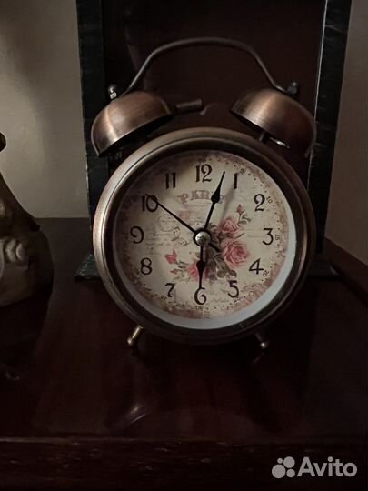 Ретро часы будильник