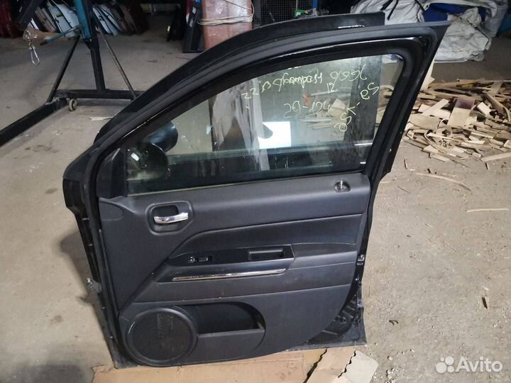 Дверь передняя правая Jeep Compass рест. 2012