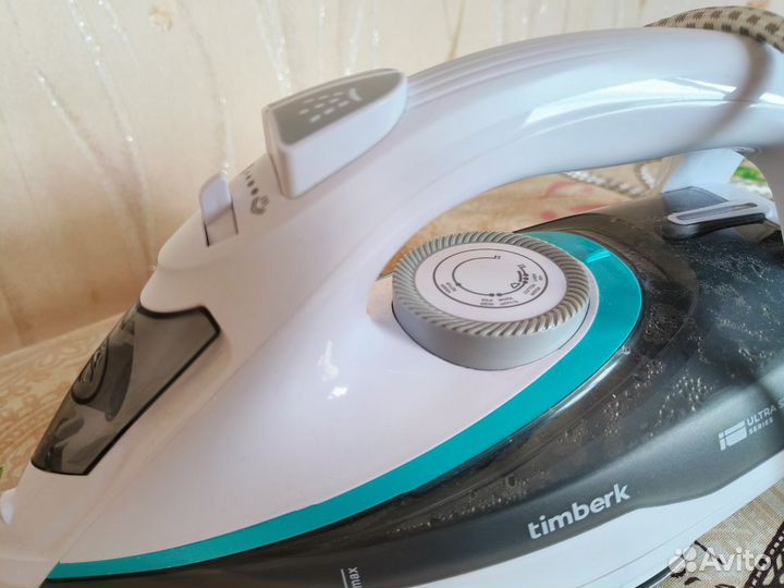 Гладильная доска и утюг