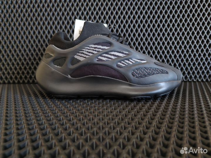 Кроссовки Adidas yeezy boost 700