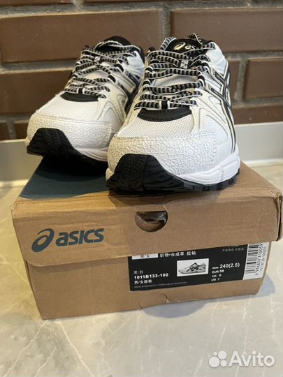 Кроссовки asics