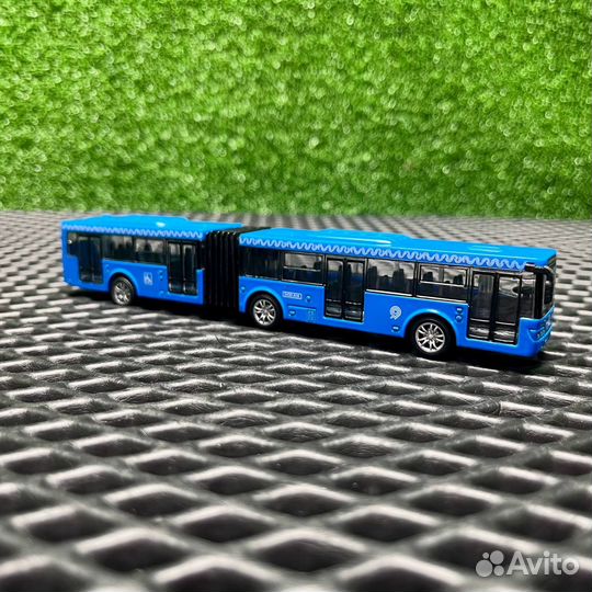 Металлический автобус-гармошка