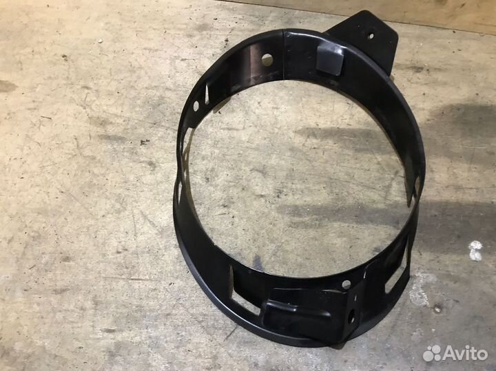 Кронштейн бампера лев. перед. Volkswagen New Beetl