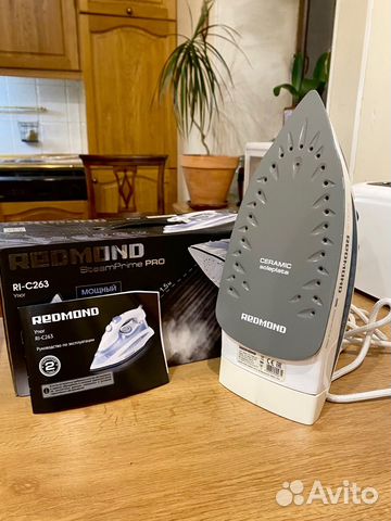 Утюг redmond RI-C263 белый