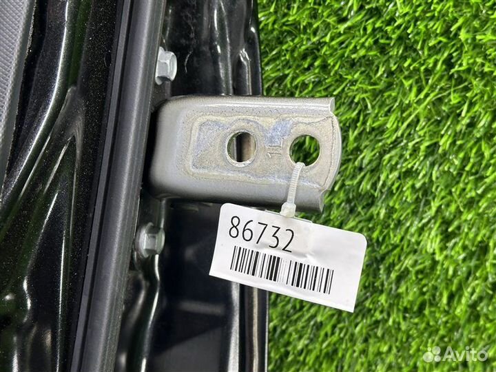 Петли двери передние левые Toyota Aqua NHP10