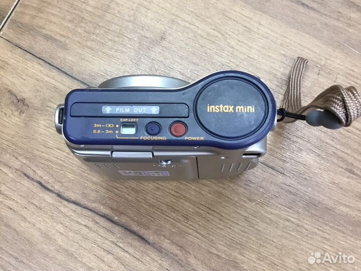 Fujifilm Instax mini 10 (полароид)