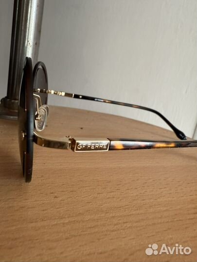 Солнцезащитные очки женские брендовые