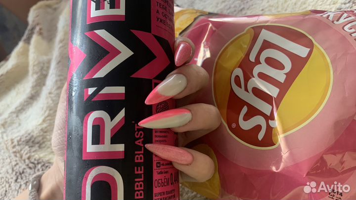 Нужны модельки на маникюр)