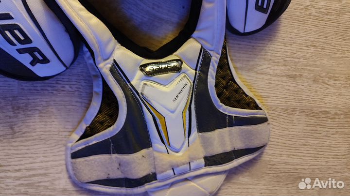 Хоккейная нагрудник bauer supreme