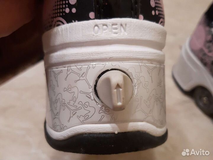 Кроссовки на роликах. Ролики- кроссовки