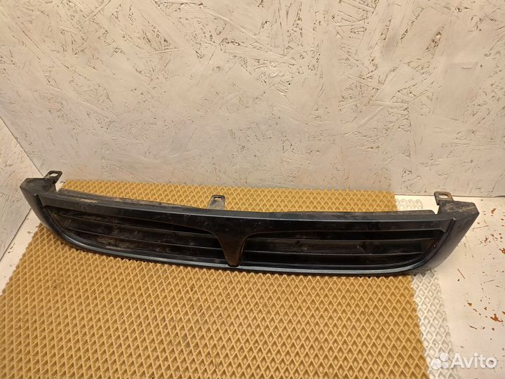 Решётка радиатора Toyota Carina E