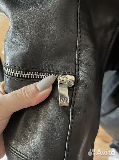 Кожаная куртка Armani женская 42р