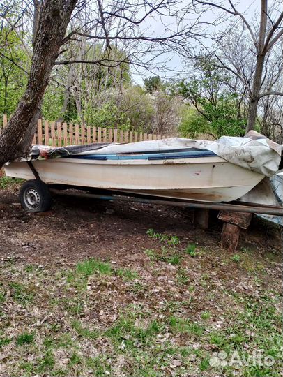 Лодка пластиковая