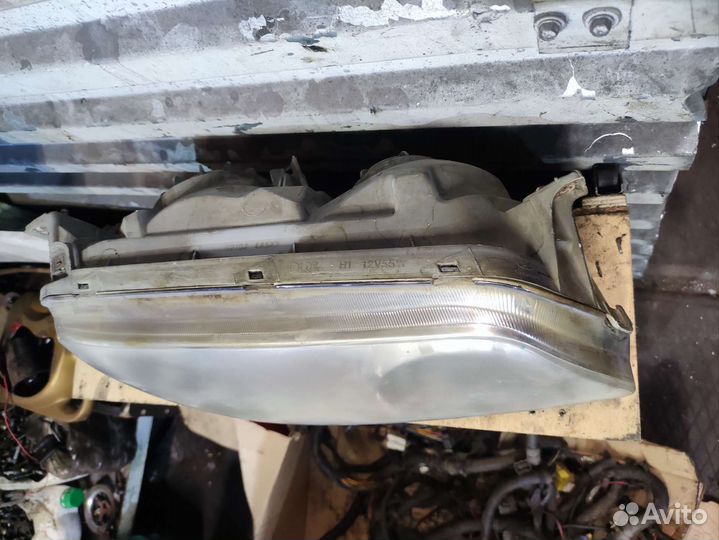 Правая фара Hyundai Starex 2000-2004