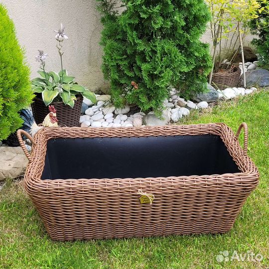 Кашпо из искусственного ротанга