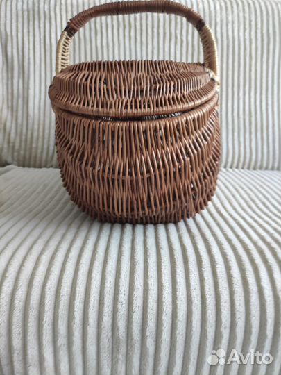 Корзина плетеная большая с крышкой