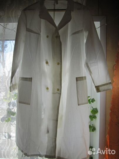 Белый женский медицинский халат