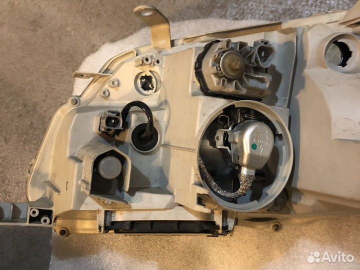 Фара правая Toyota Corolla Fielder/Axio