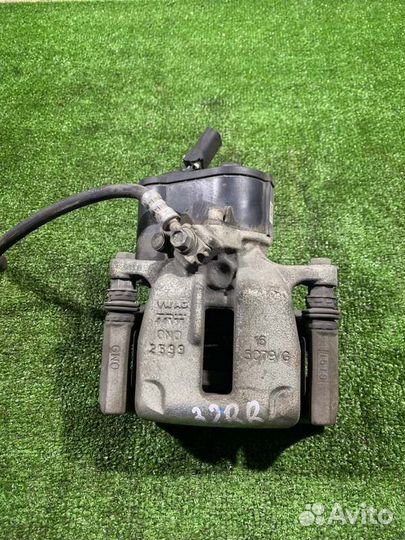 Суппорт задний правый Volkswagen Passat B6 CDA