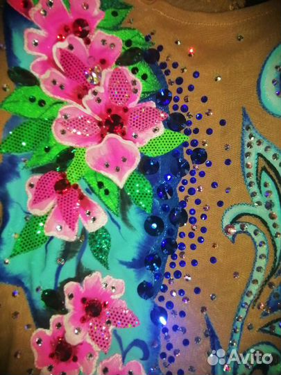 Красивый купальник для спортивной аэробики