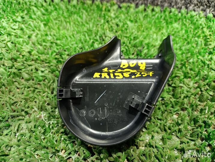 Заглушка крепления сиденья задняя правая Mitsubishi Pajero Sport