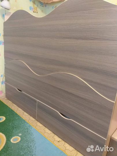 Двухъярусная кровать