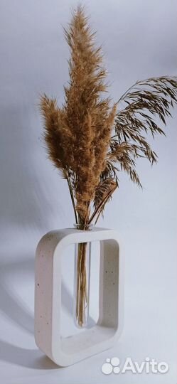 Ваза из бетона декоративная с колбой