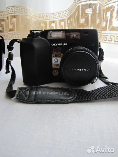 Компактный фотоаппарат Olympus Camedia C-4040 Zoom