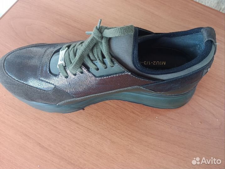 Кроссовки женские новые