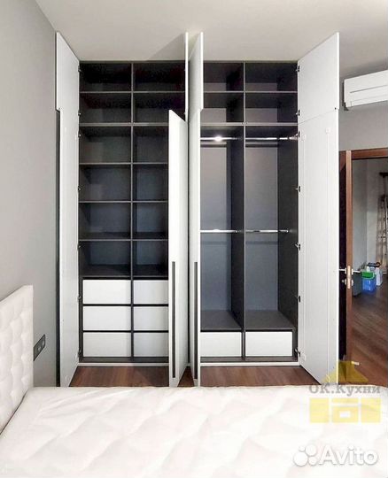 Шкаф с зеркалом