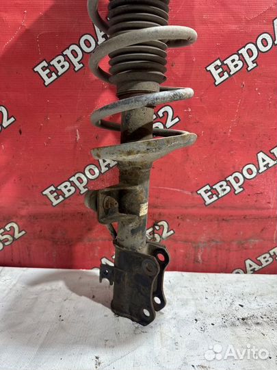 Стойка подвески передняя правая Suzuki Grand