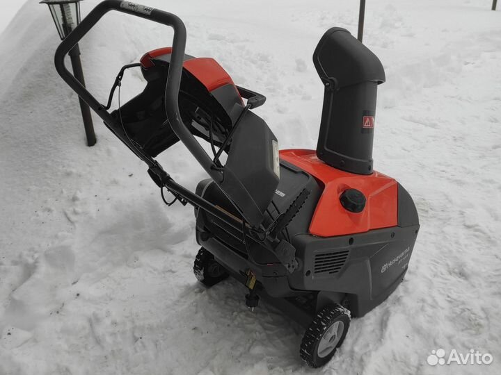Снегоуборщик бензиновый